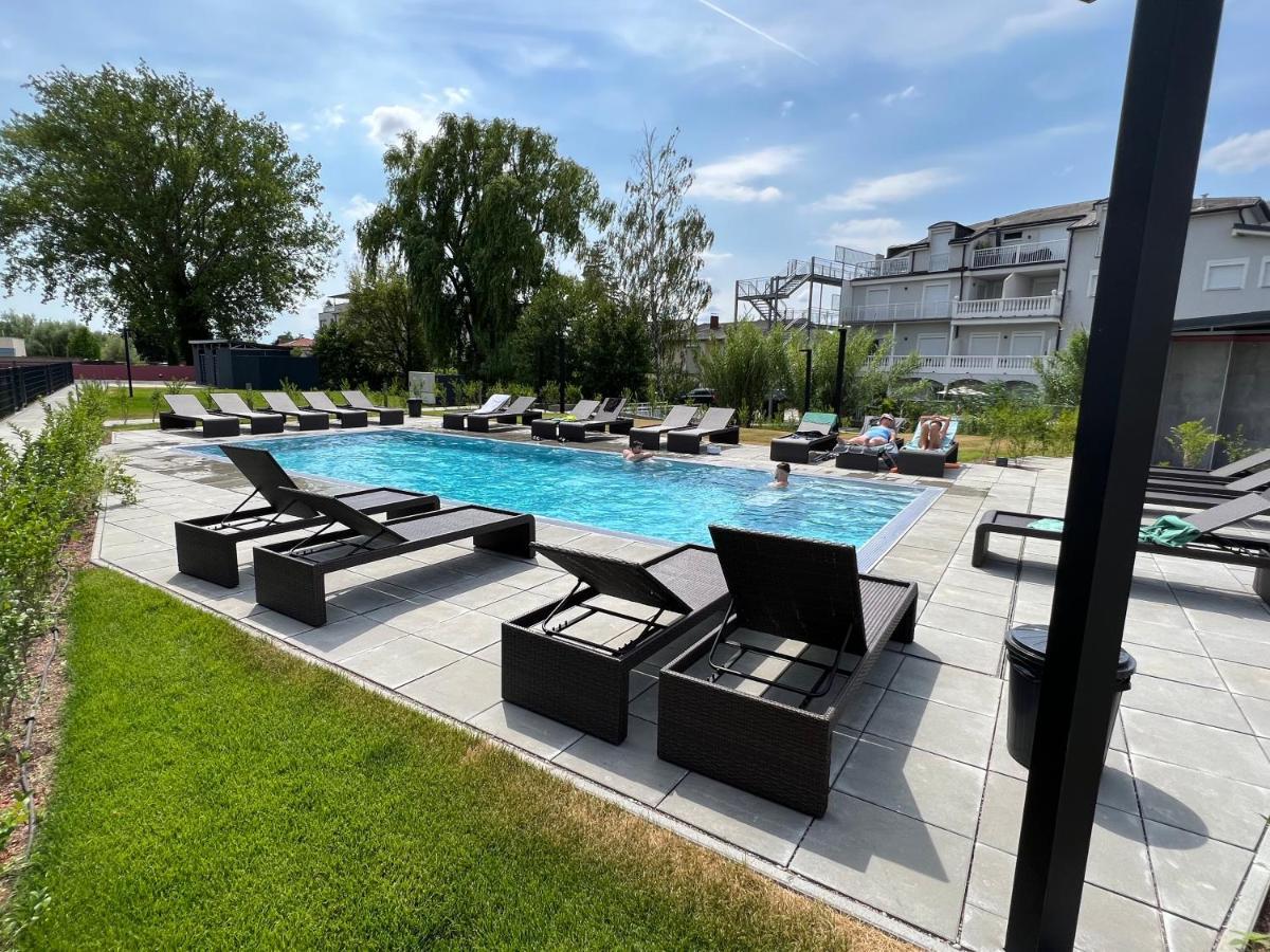 25H Spa-Residenz Pools In & Out, Private Garden & Beach ノイジードル・アム・ゼー エクステリア 写真
